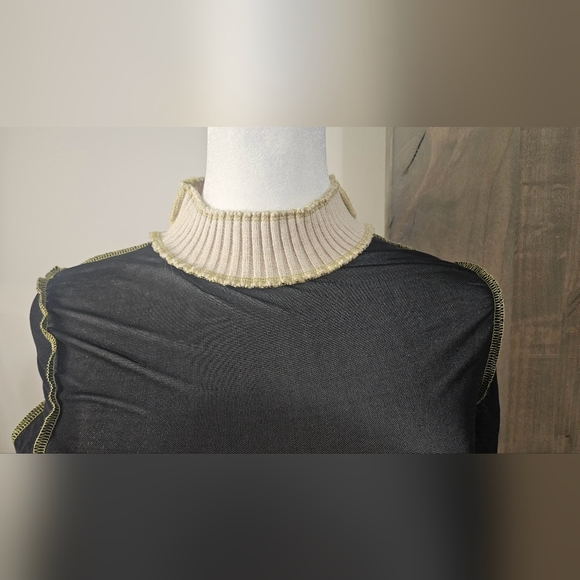 BLUE BLUSH fitted mesh long sleeve mock neck sweater trim top. Size small NWT - Picture 8 of 16